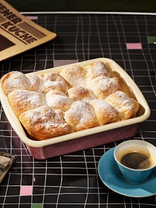 Buchteln von der Oma mit Espresso hochformat