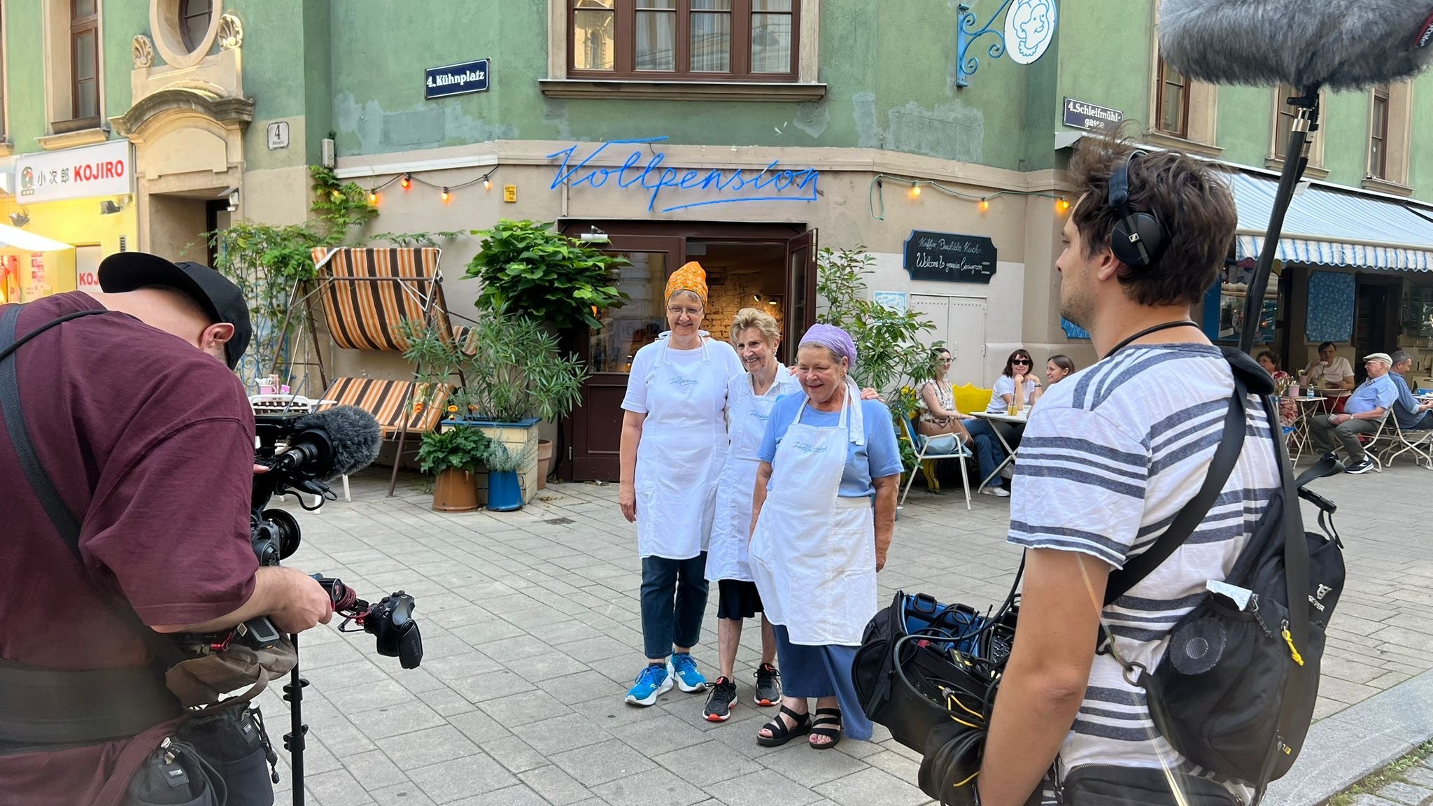 Doku-Dreh von ARTE im Generationencafé Vollpension in Wien