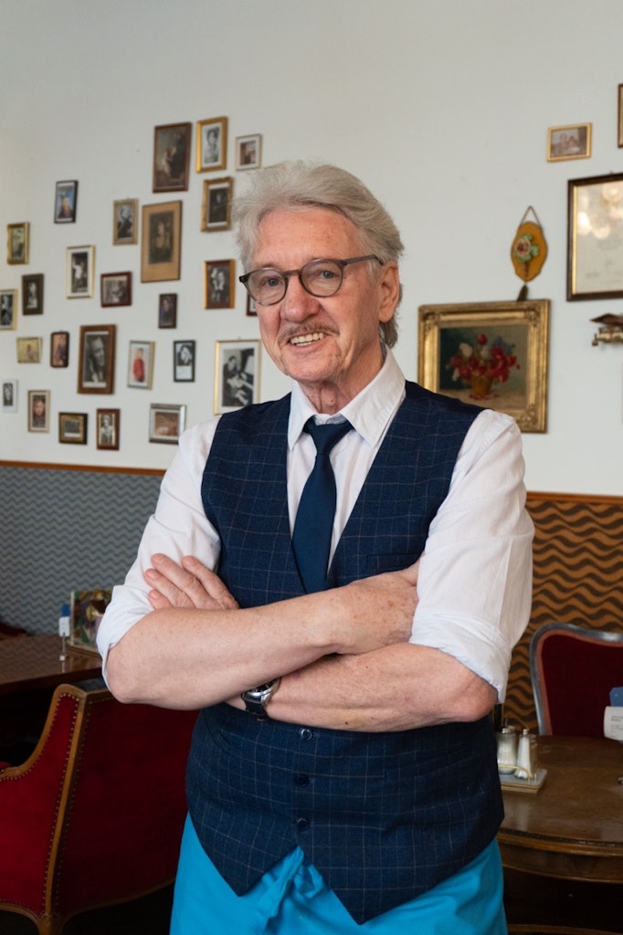 Herr Bert, grandpa on duty at Vollpension Vienna since 2023