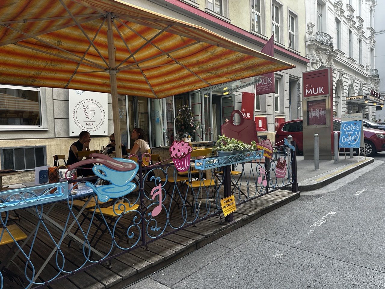 Vollpension Johannesgasse Punschkrapferl Fotospot im Gastgarten