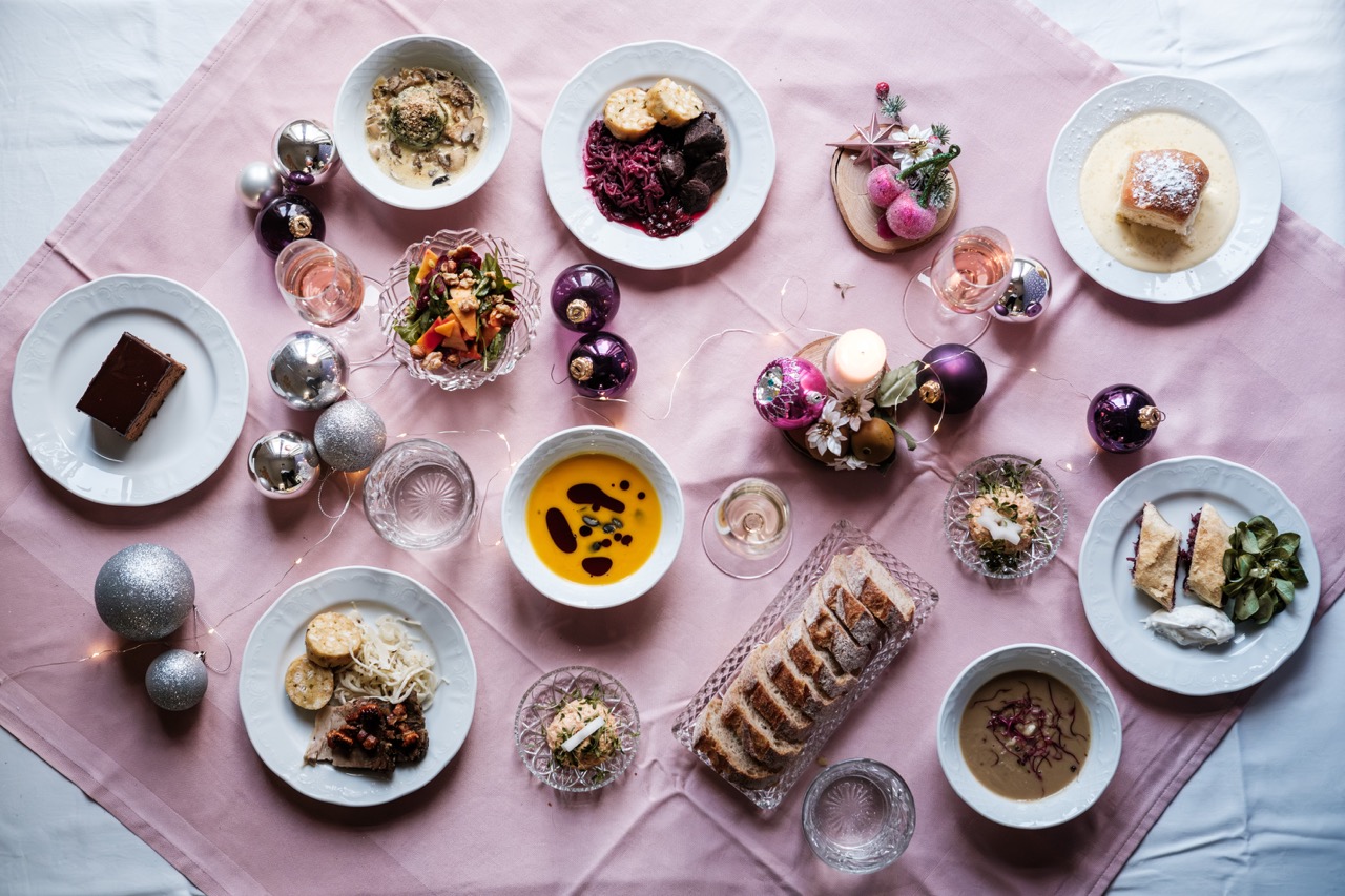 Top Shot auf das festliche Weihnachtsmenü für Firmenweihnachtsfeiern im Social Business Generationencafé Vollpension Wien.