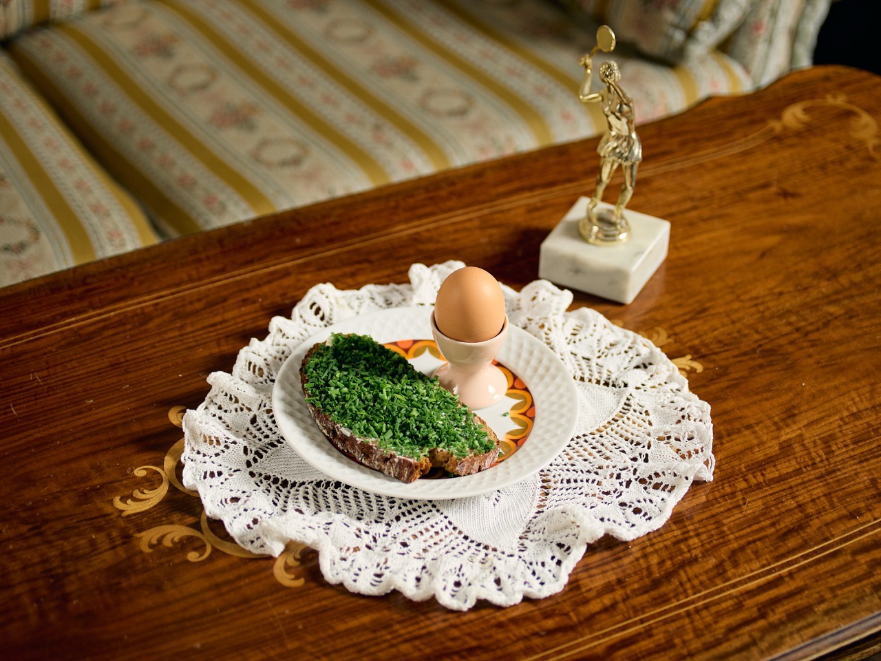 Fresh chive bread with a soft-boiled egg at Generationencafé Vollpension Vienna: Traditional Viennese breakfast as part of an Authentic Local Culture experience.